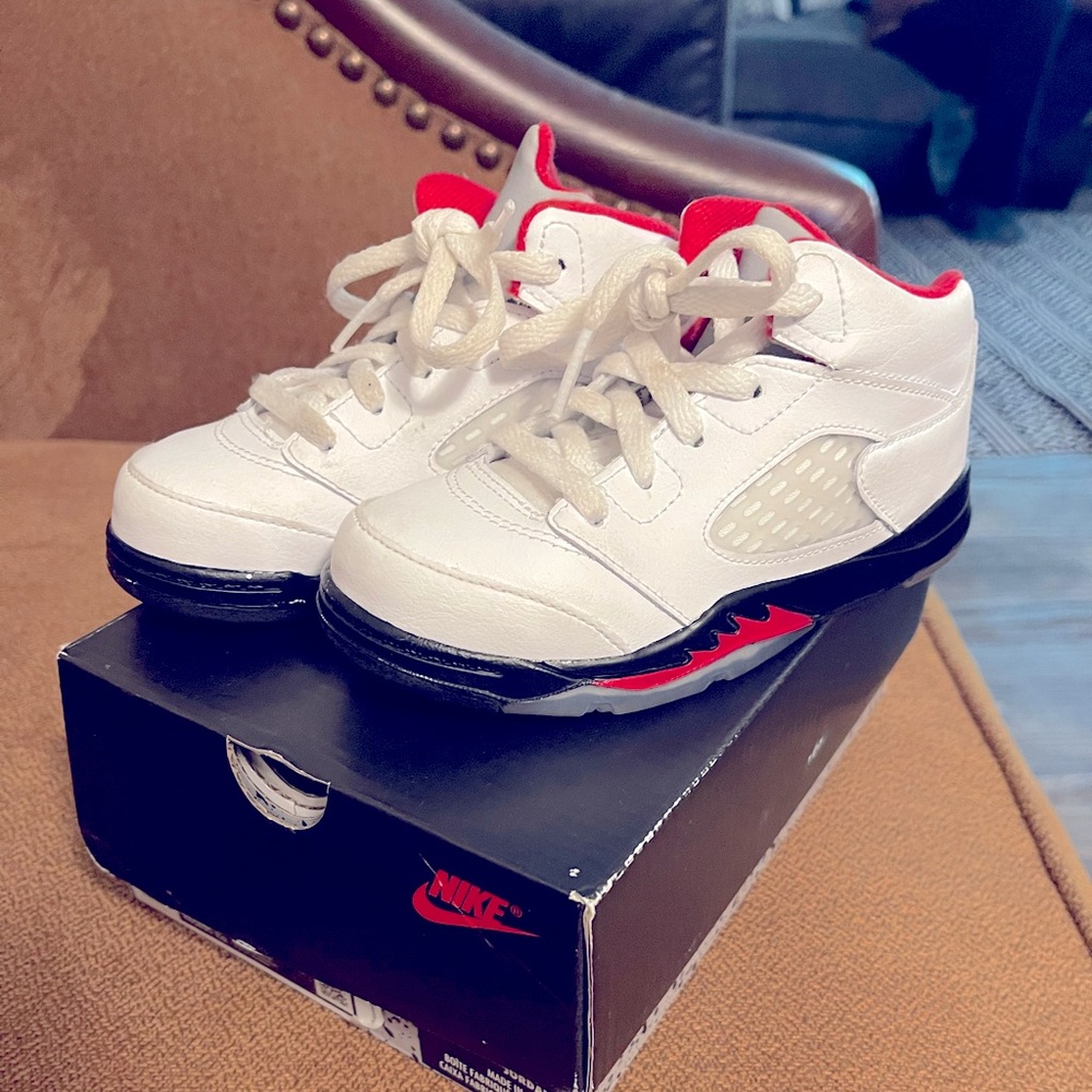 Jordan 5 Retro! Comes with box! So much wear left!